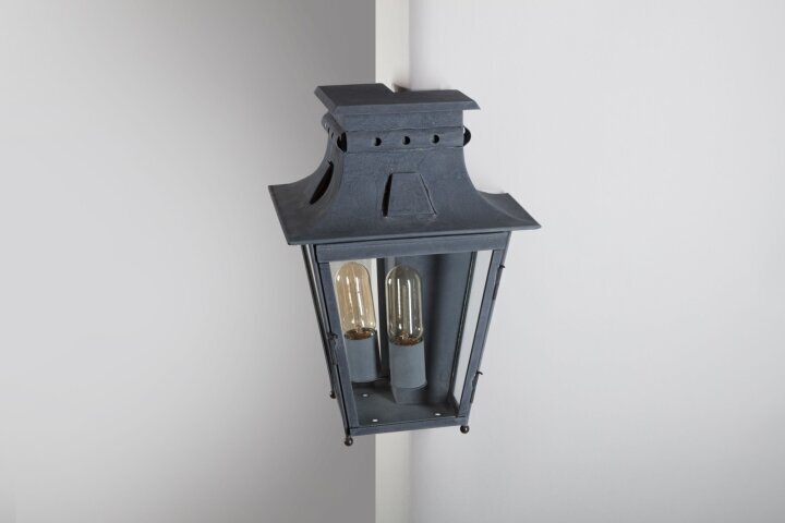 Megève Nr. 213/2 | Historische Ecklampe Größe L – Exklusive Außenbeleuchtung für 270° Eckmontage im klassischen französischen Design von LumArt